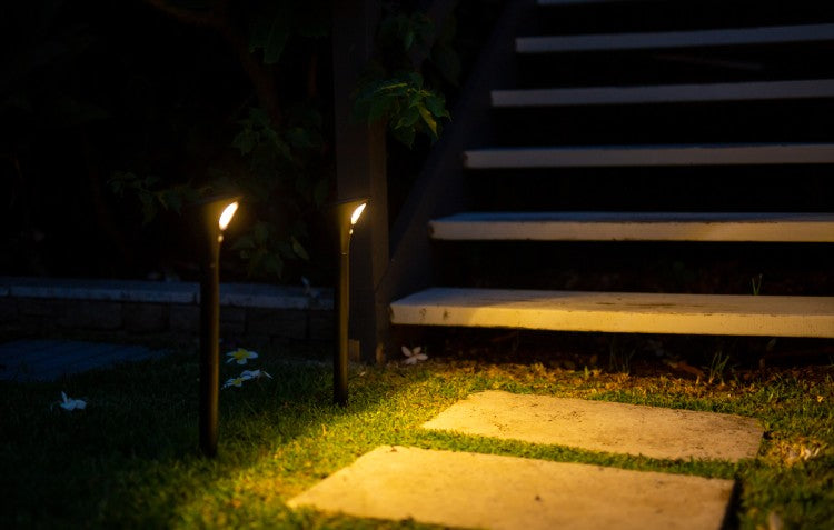 solar-garden-path-light