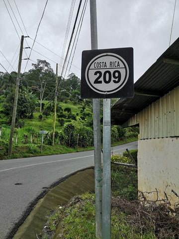 photo d'un panneau dans une plantation de café au Costa Rica dans le Tarrazu à San Ignacio de Acosta