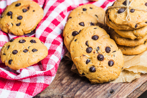 Cookies sur nappe à carreaux