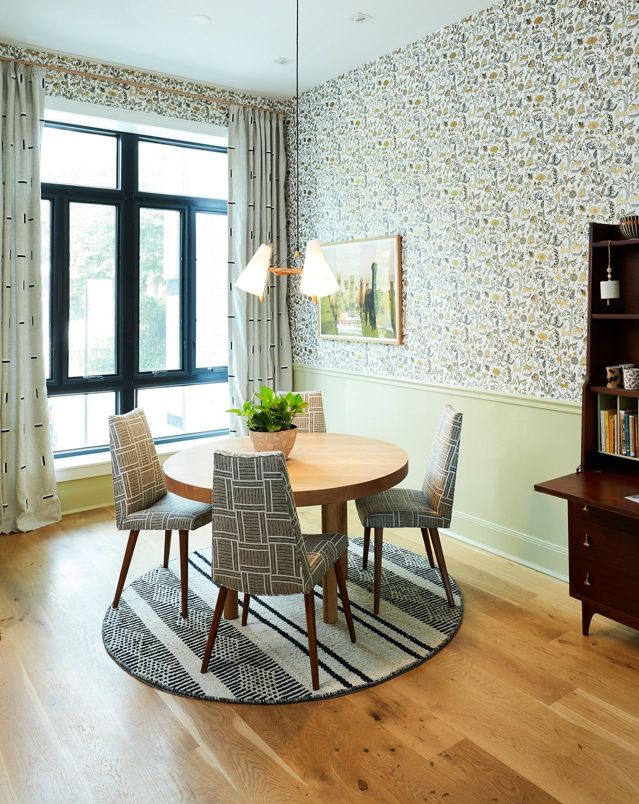 H&W inside the 2019 real simple home | Foret Gold wallpaper | Julia Rothman | Hygge & West