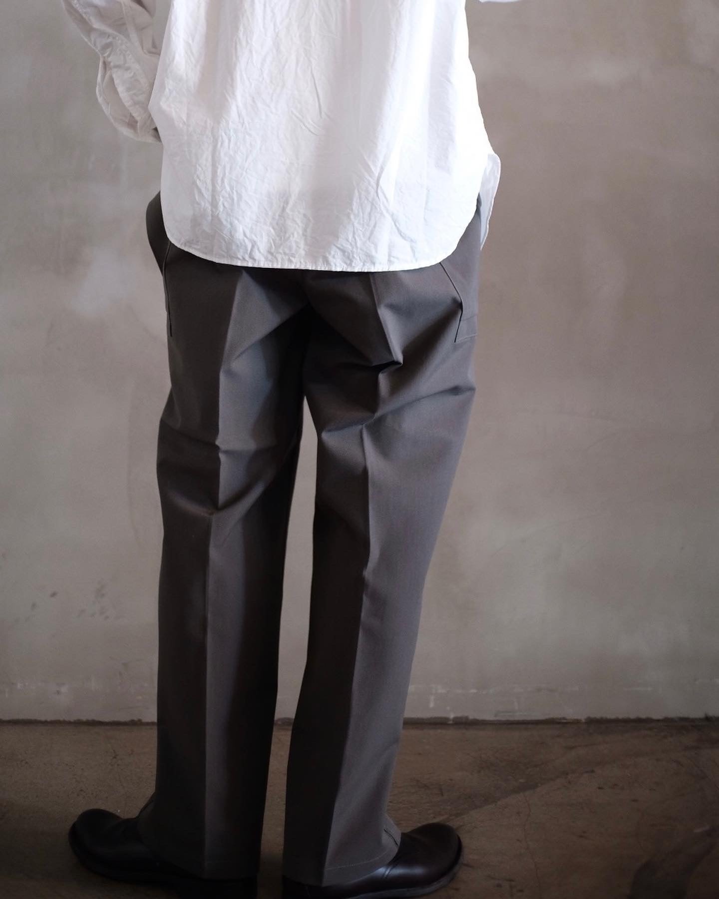 PHIGVEL（フィグベル）｜WIDE POCKET TROUSERS- SAFARI GREEN – anemoscope