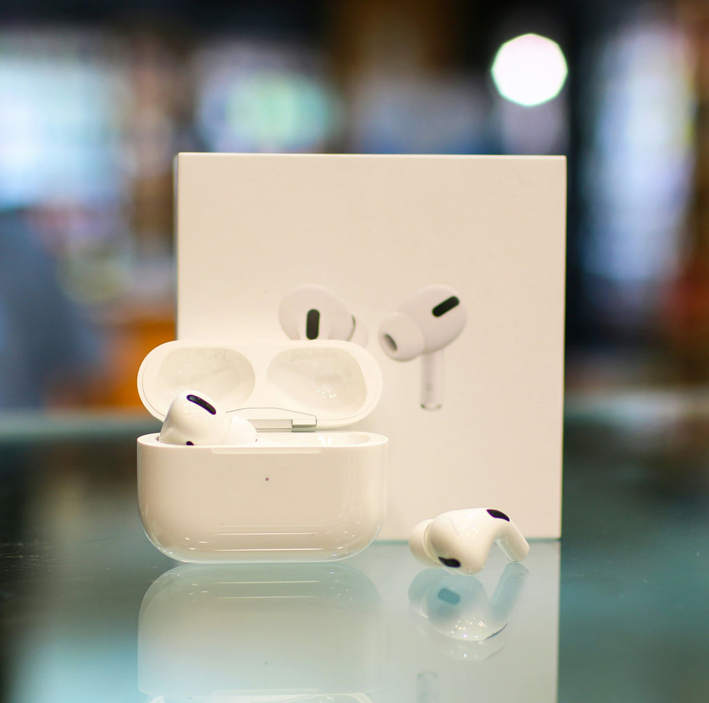 earphones with their case and the packaging box