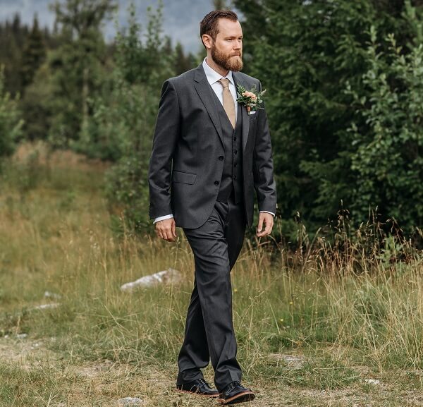 COCKTAIL ATTIRE FOR MEN AT A WEDDING