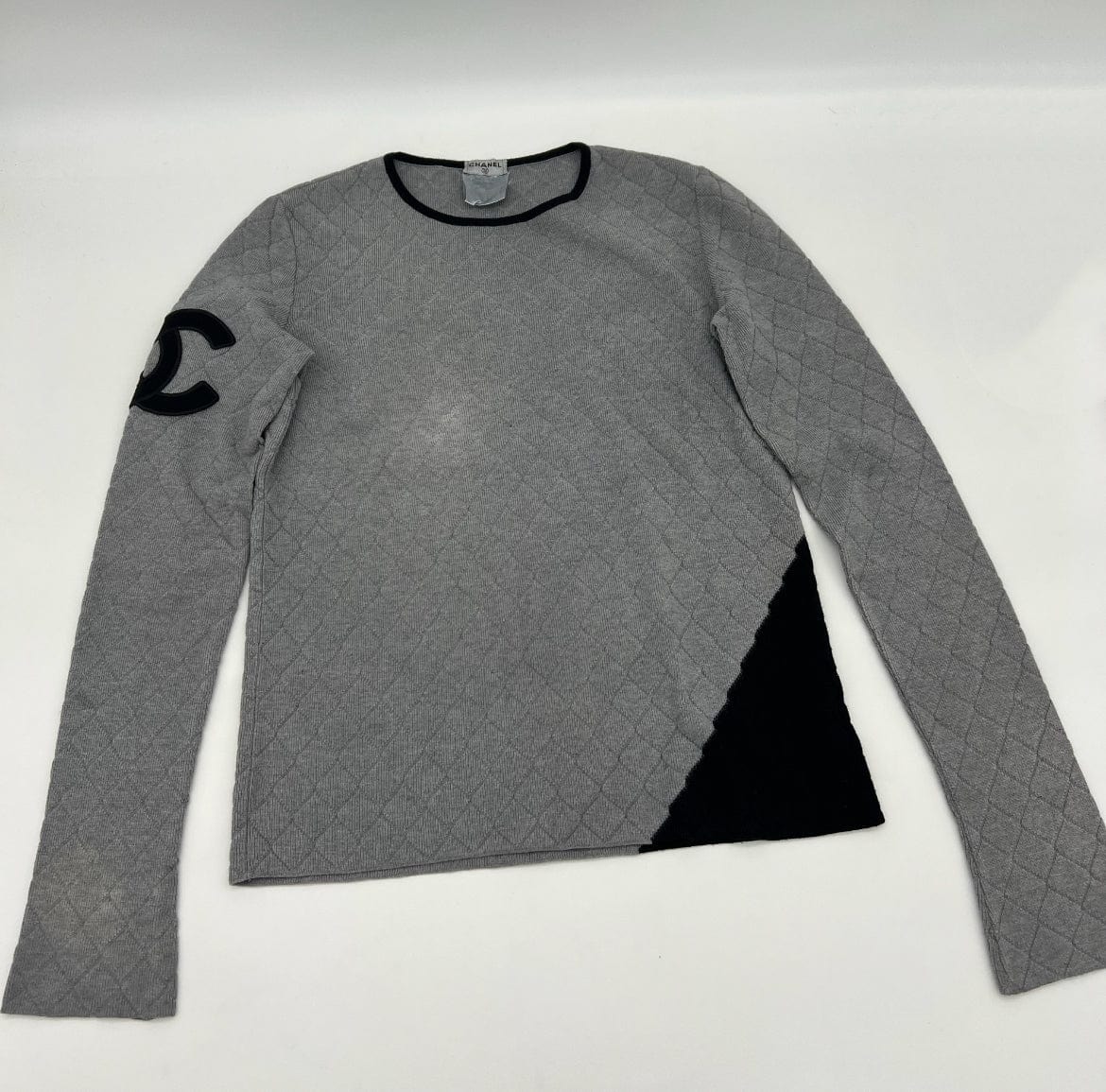 Chanel 05A Big CC Pullover Sweater Gray Black ASL3961 – LuxuryPromise