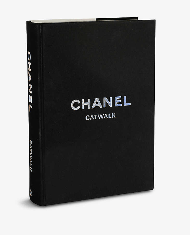 Chanel Catwalk: The Complete Collections AWL2067