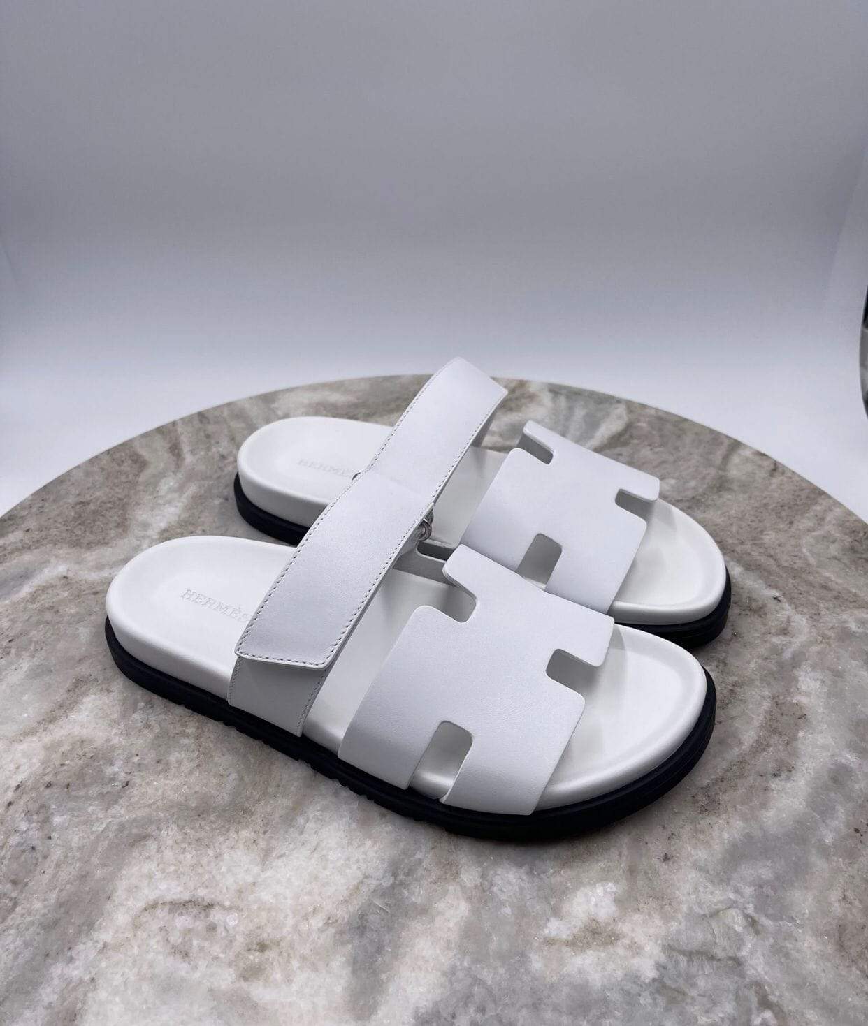 Hermes White Chypre Sandals LV-SHU-159 - AGC1081 – LuxuryPromise