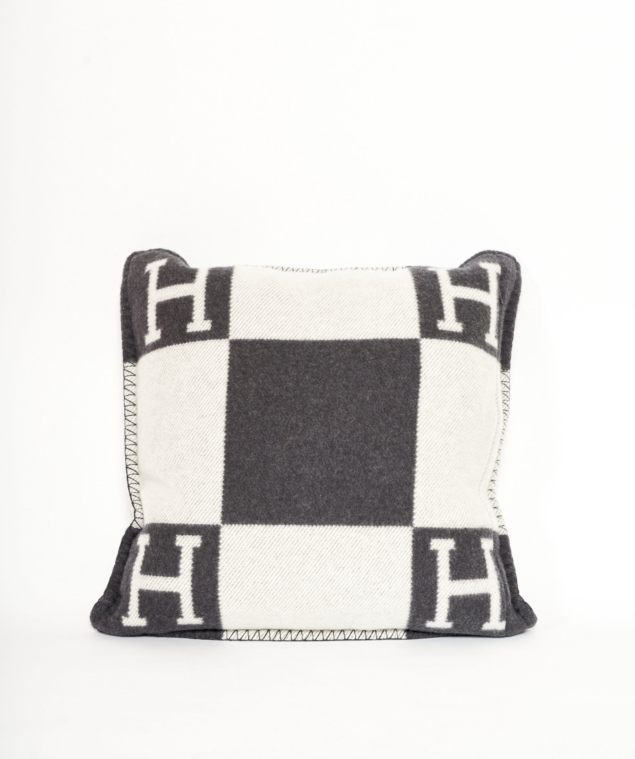 Hermes avalon pillow cashmere - grey – LuxuryPromise