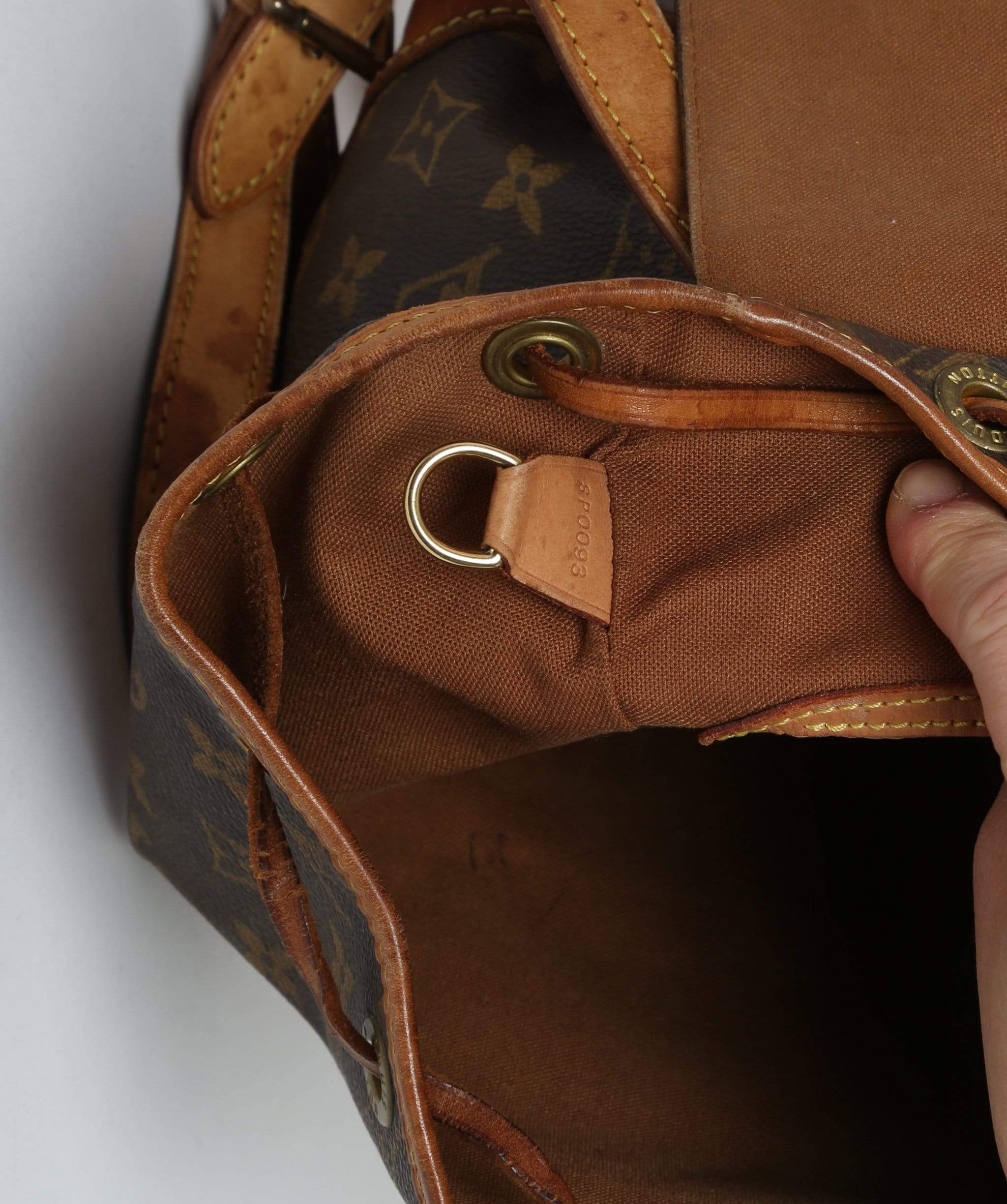 *REVIEW* Louis Vuitton Mini Montsouris Backpack! What Fits, Mod Shots 