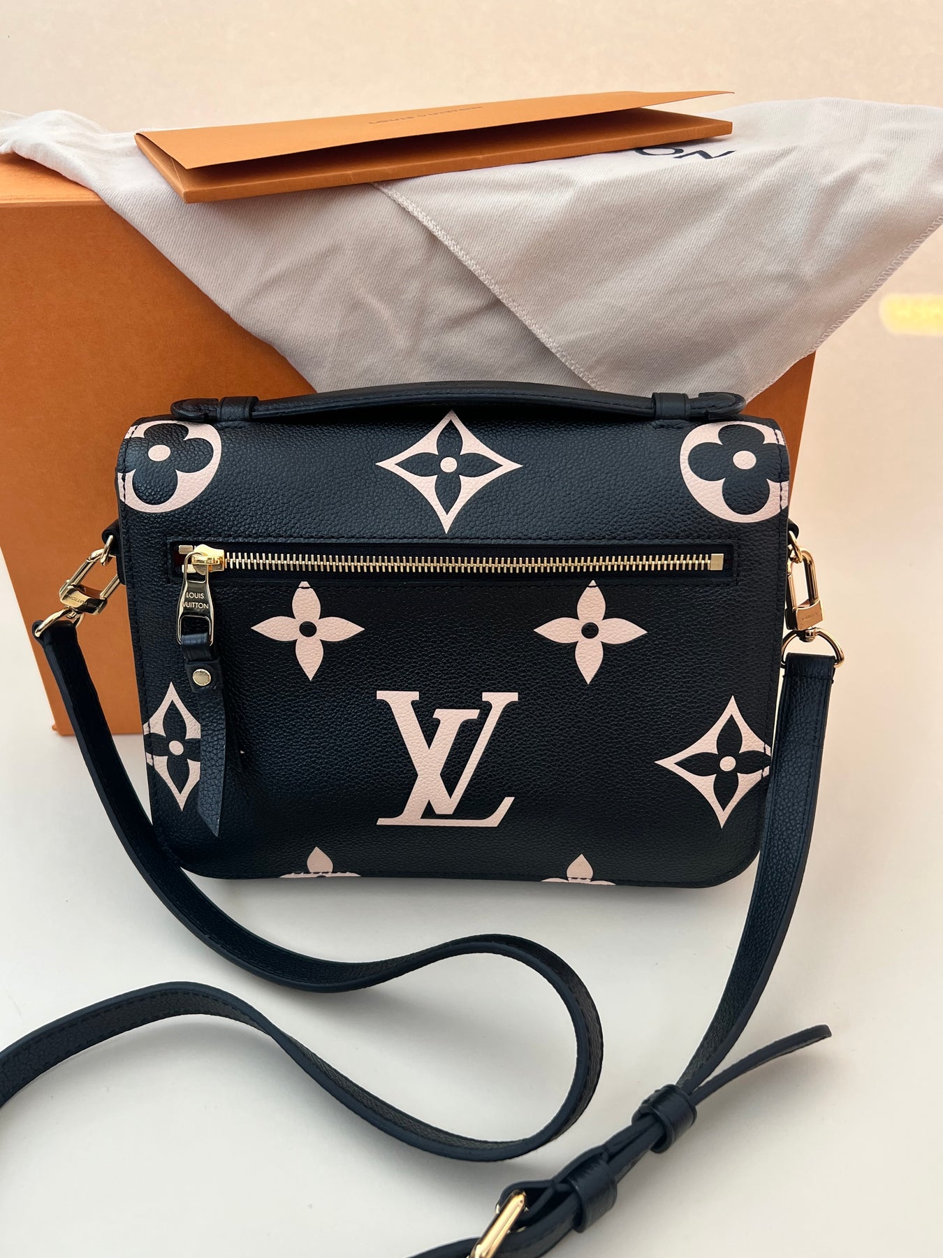 Louis Vuitton Bandouliere Strap – Luxury Closet NY