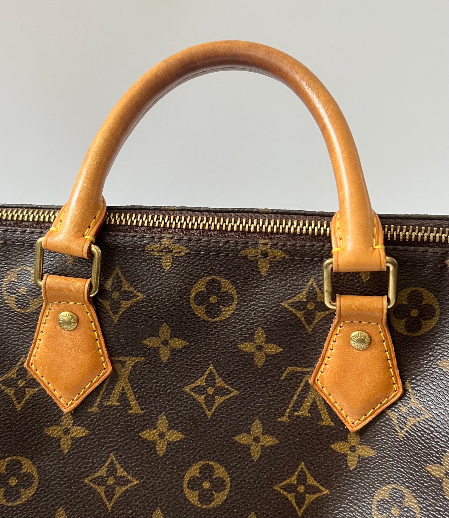 Luxury Closet NY LLC - Louis Vuitton Neverfull MM, in great condition!  available at a great price for $885, on the website 💕 ⭐️for a full  description and to purchase visit luxuryclosetny.com