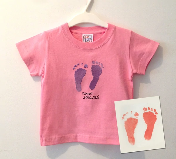 赤ちゃんの足形をTシャツに。プレゼントのアイデア