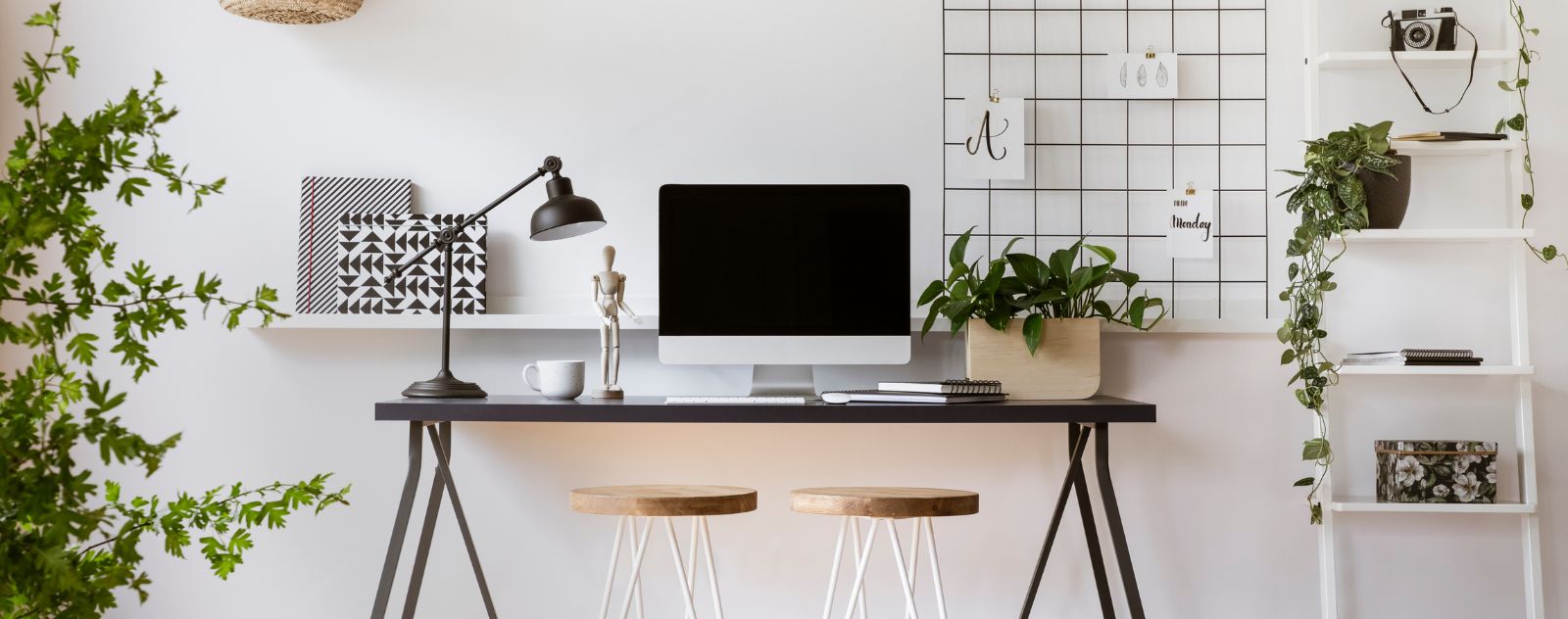 Bureau Moderne avec Lampe