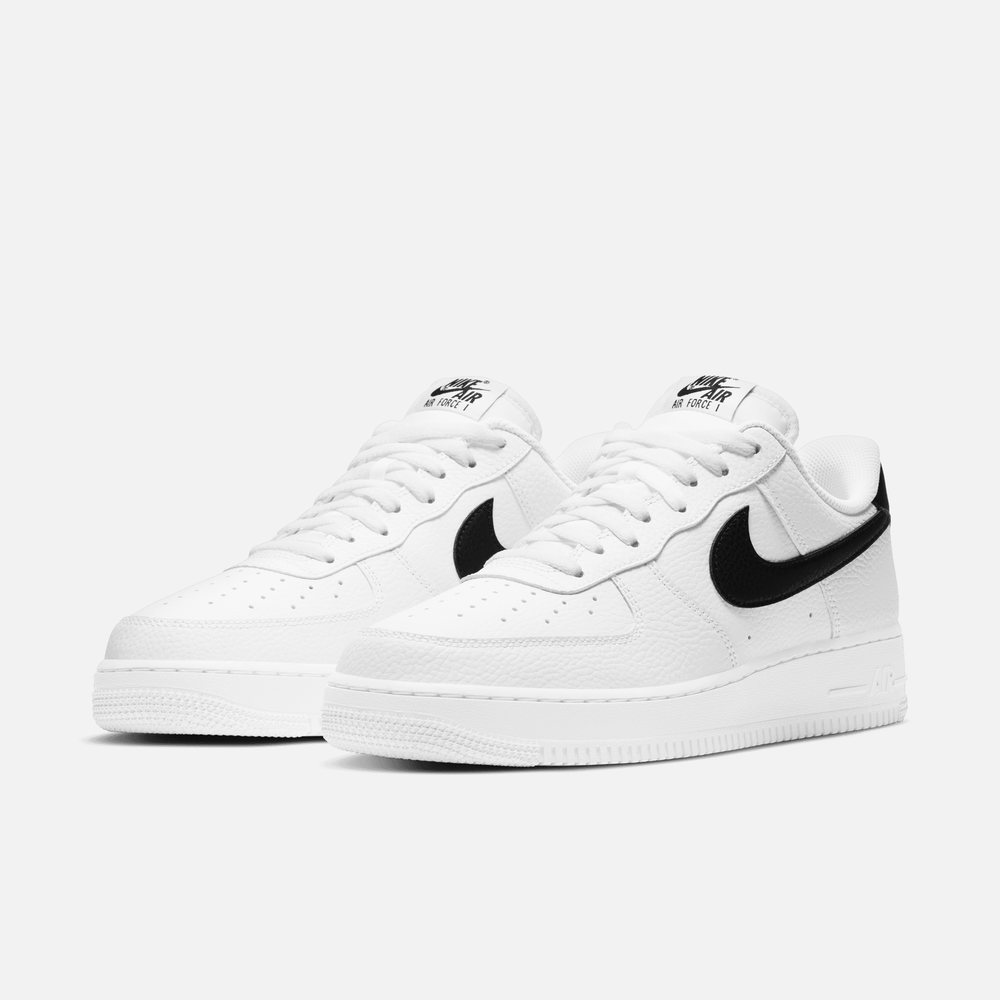 🆕 【NEW ARRIVAL】 NIKE AIR FORCE 1 07 white/white-picante red…