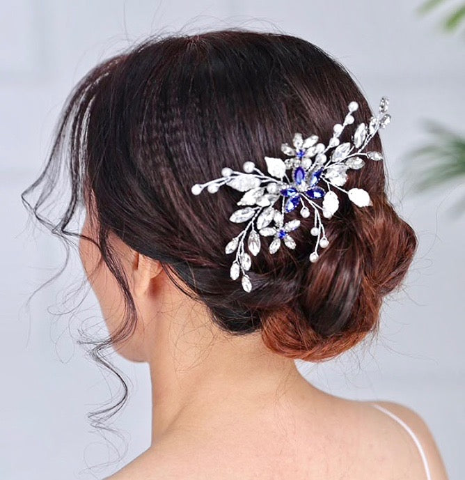 https://cdn.shopify.com/s/files/1/0094/9885/3476/products/WeddingHairComb2_0356fed0-3f51-4080-9e7f-38f7a85621c7_1024x1024.jpg?v=1599844381