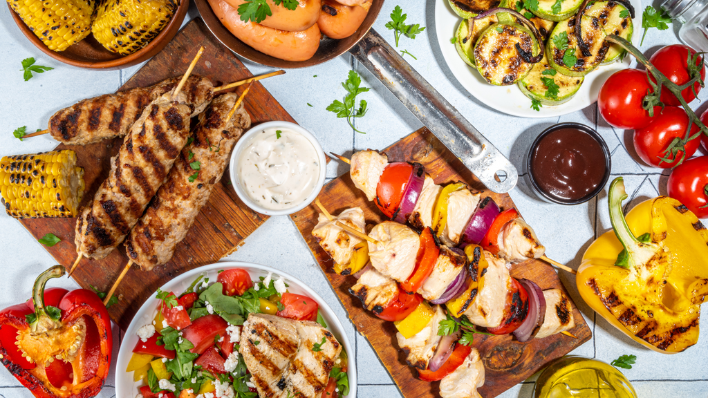 Food that can be found in summer: meat skewers, grilled vegetables, sauces, raw vegetables, tomatoes