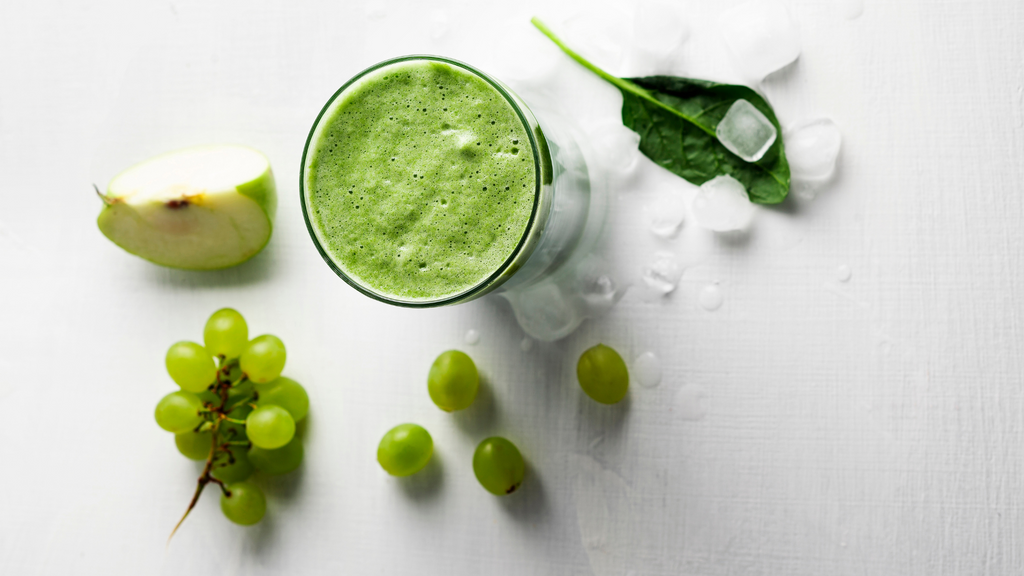 Green detox foods like grapes, apples and a smoothie