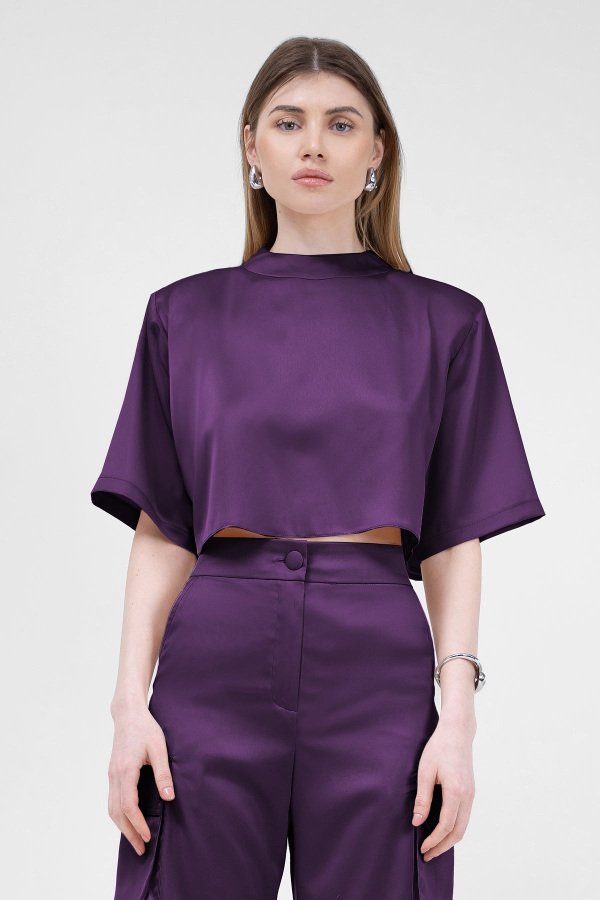 Tricou cropped de satin mov