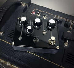 Glossy black finish on the Black Spiral Fuzz, by Spiral Electric FX 
