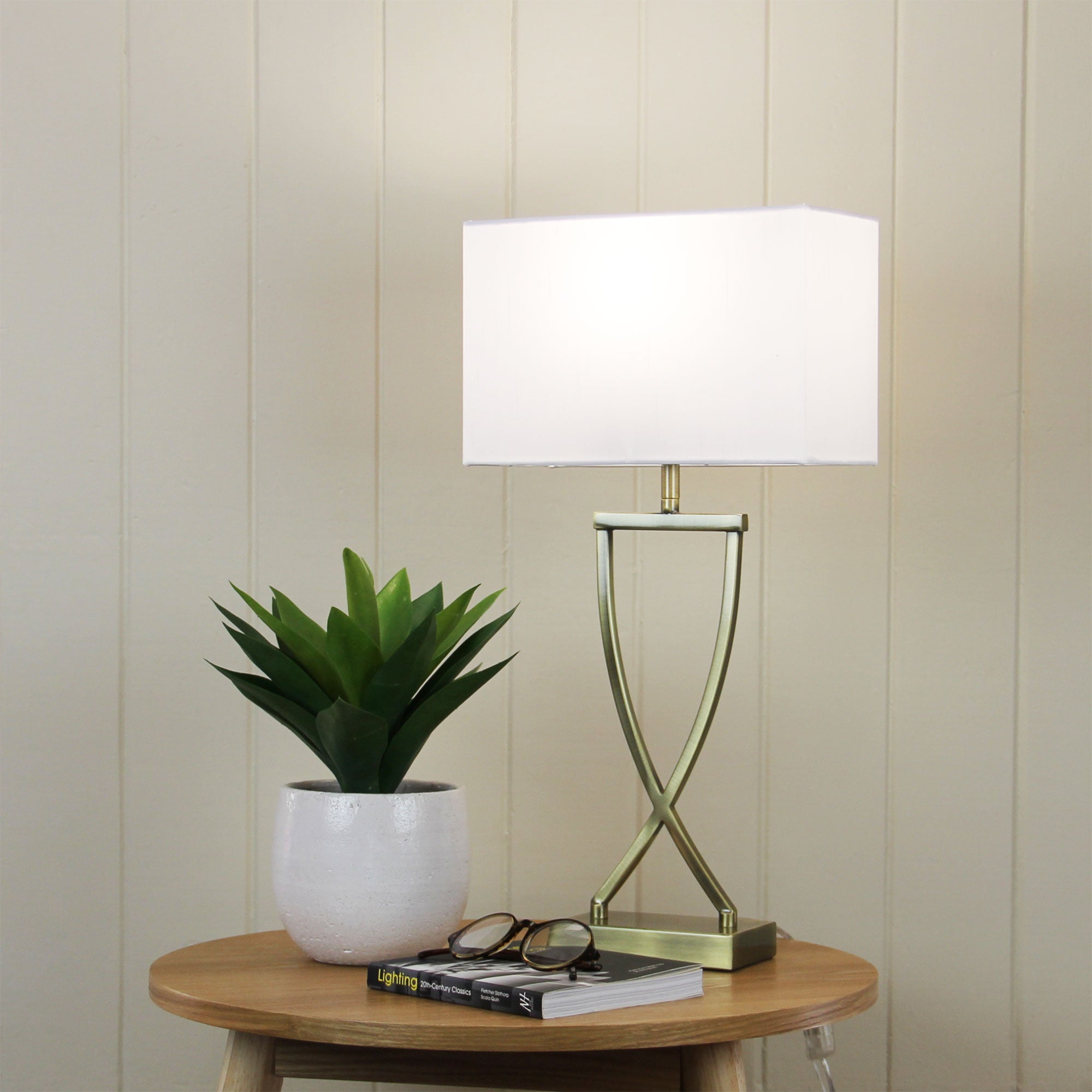 trendy bedside table lamps