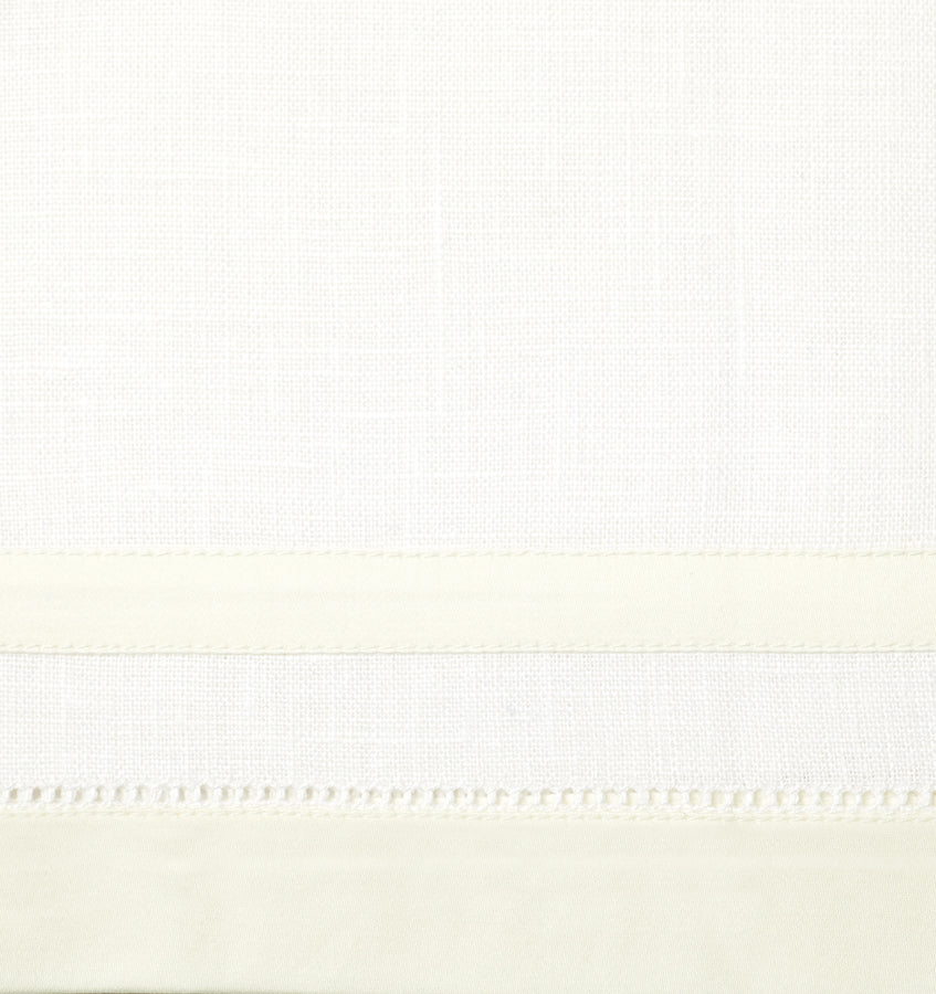 SFERRA Tipton Tablecloth 66X140 inch - White/ivory