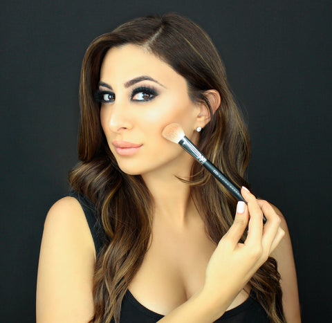 elaina badro using a contour brush