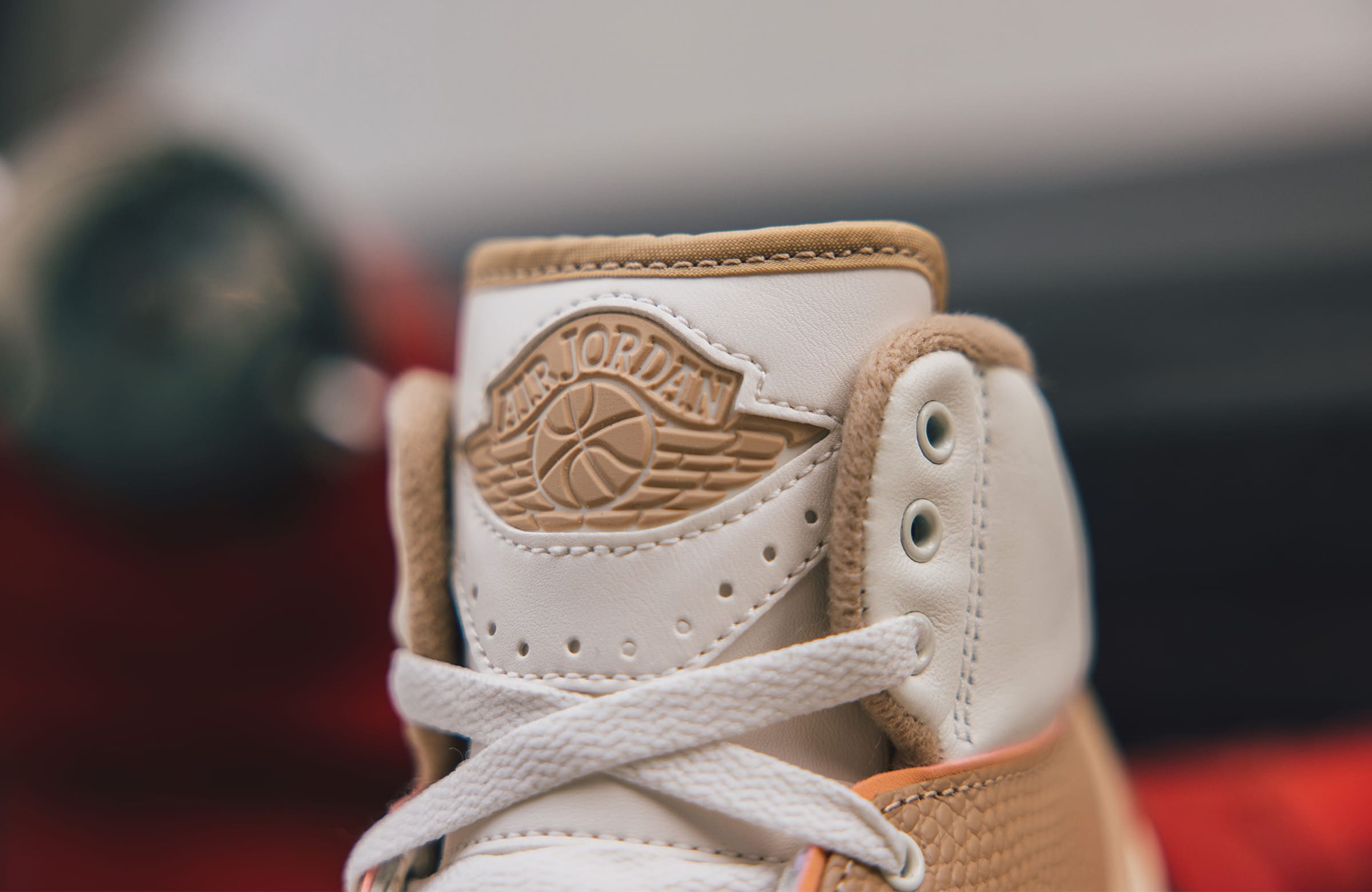 Женские кроссовки nike jordan 1 mid se powdery найк