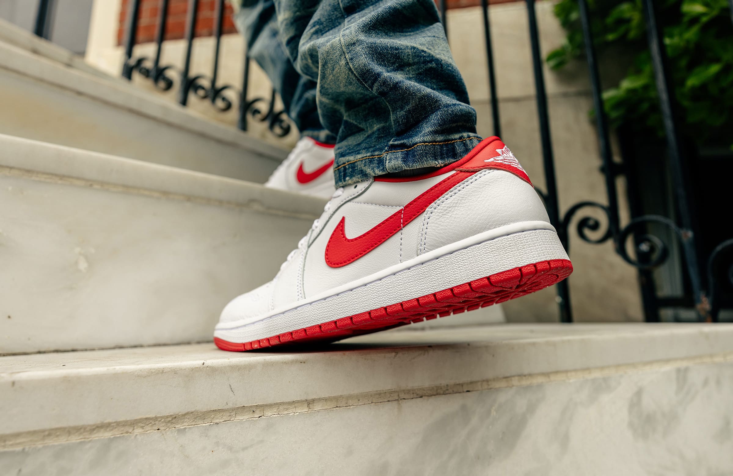 Air Jordan 1 Low OG White/University Red CZ0790-161