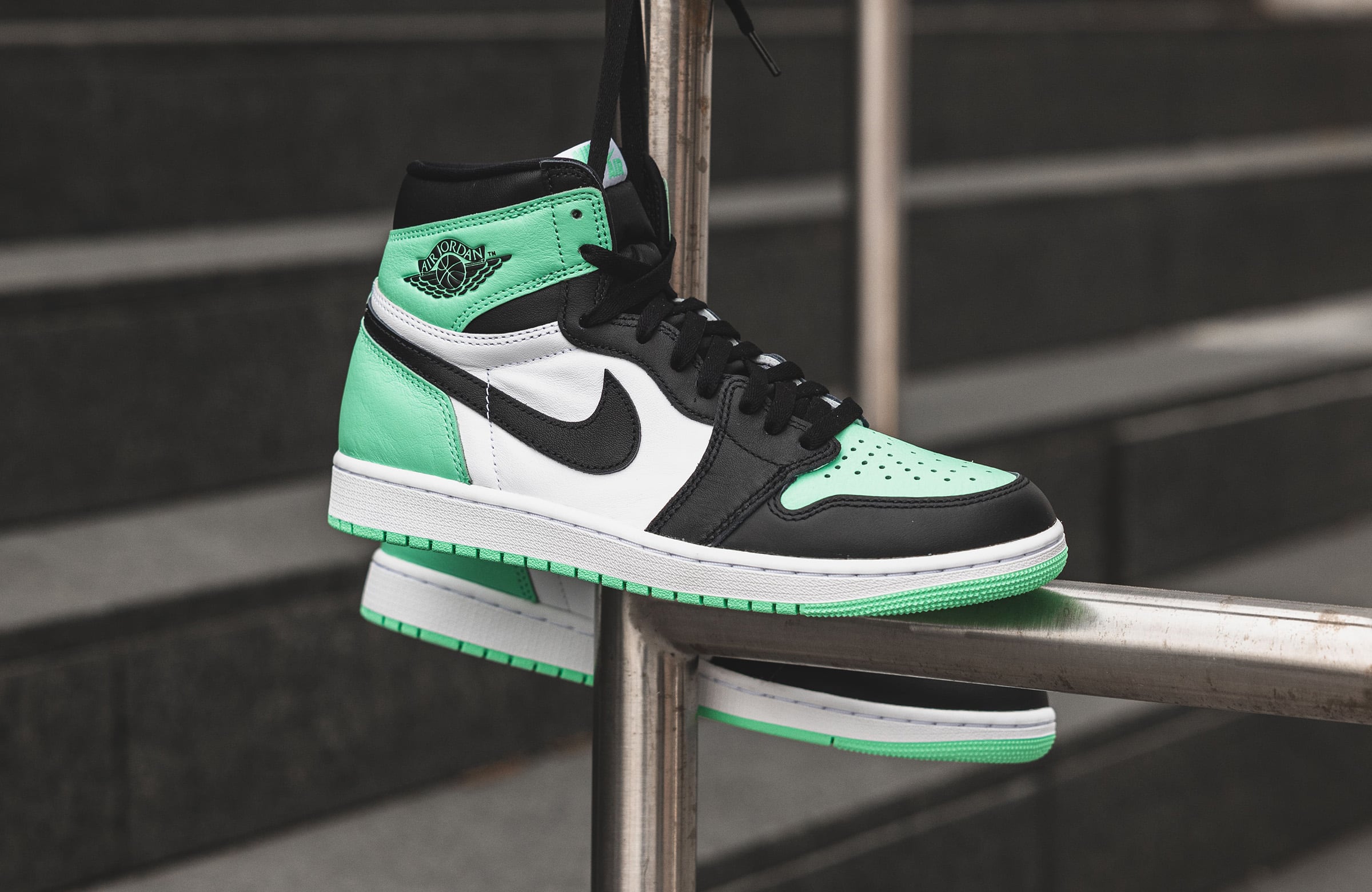 Jordan Air Jordan 1 Retro High OG 'Green Glow'