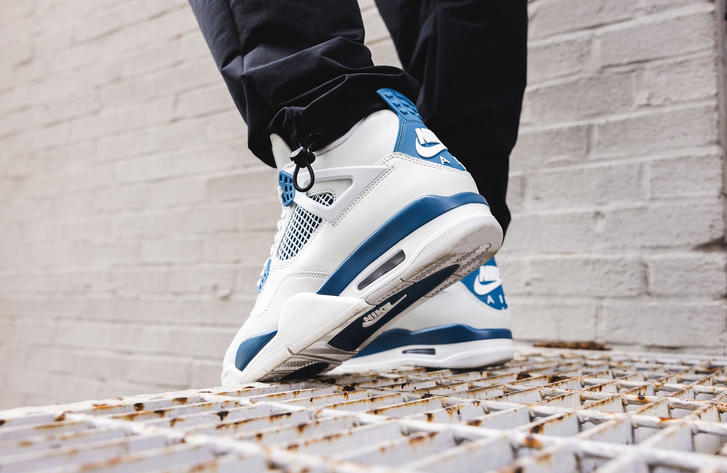 Air Jordan Retro 4 'Industrial Blue'