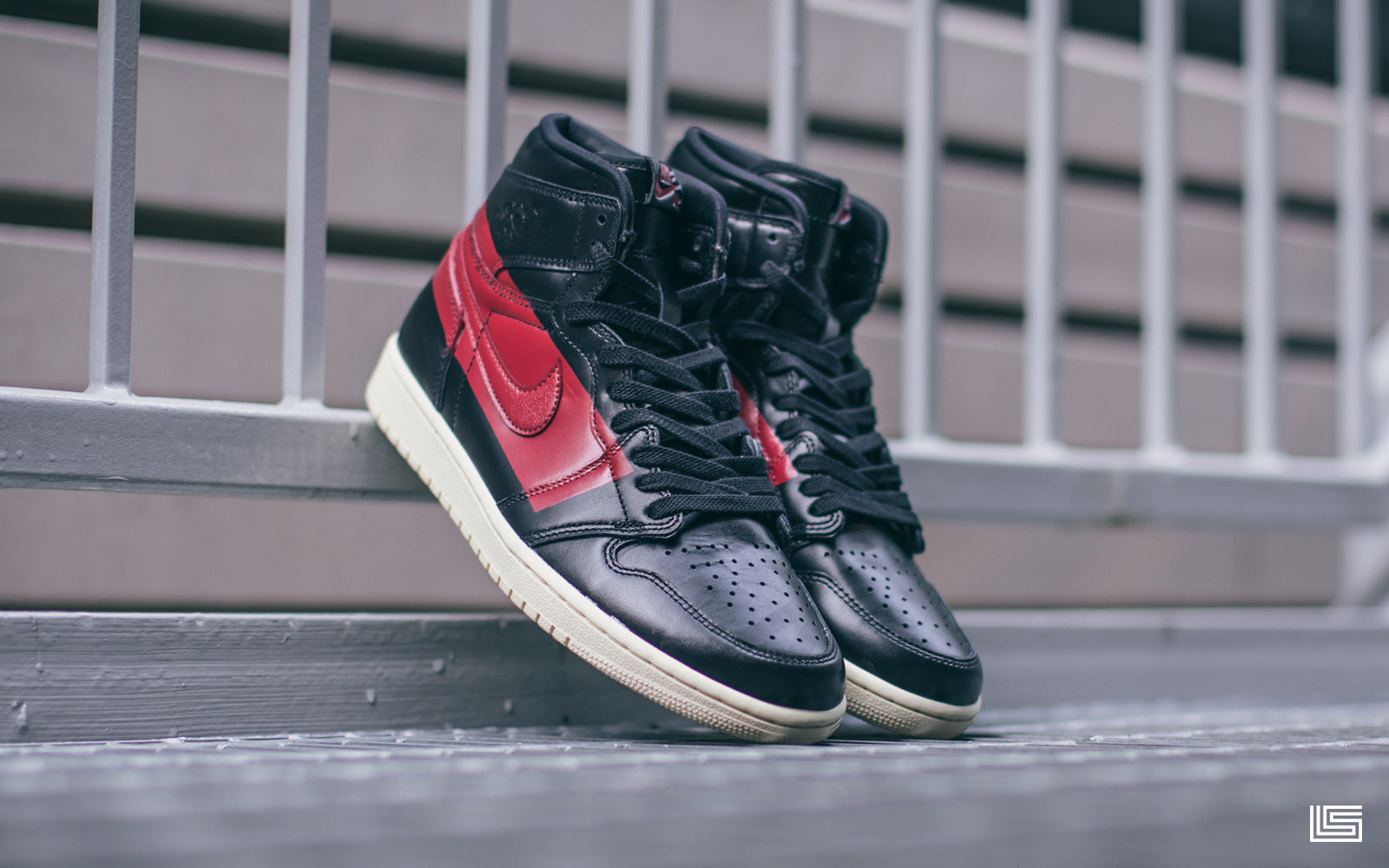 Centrum Andragende Frigøre A Closer Look at the Air Jordan Retro 1 'Couture' – DTLR
