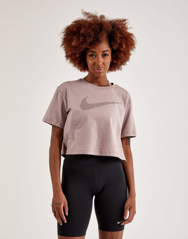 Nike Essential Cropped Swoosh Tee – DTLR