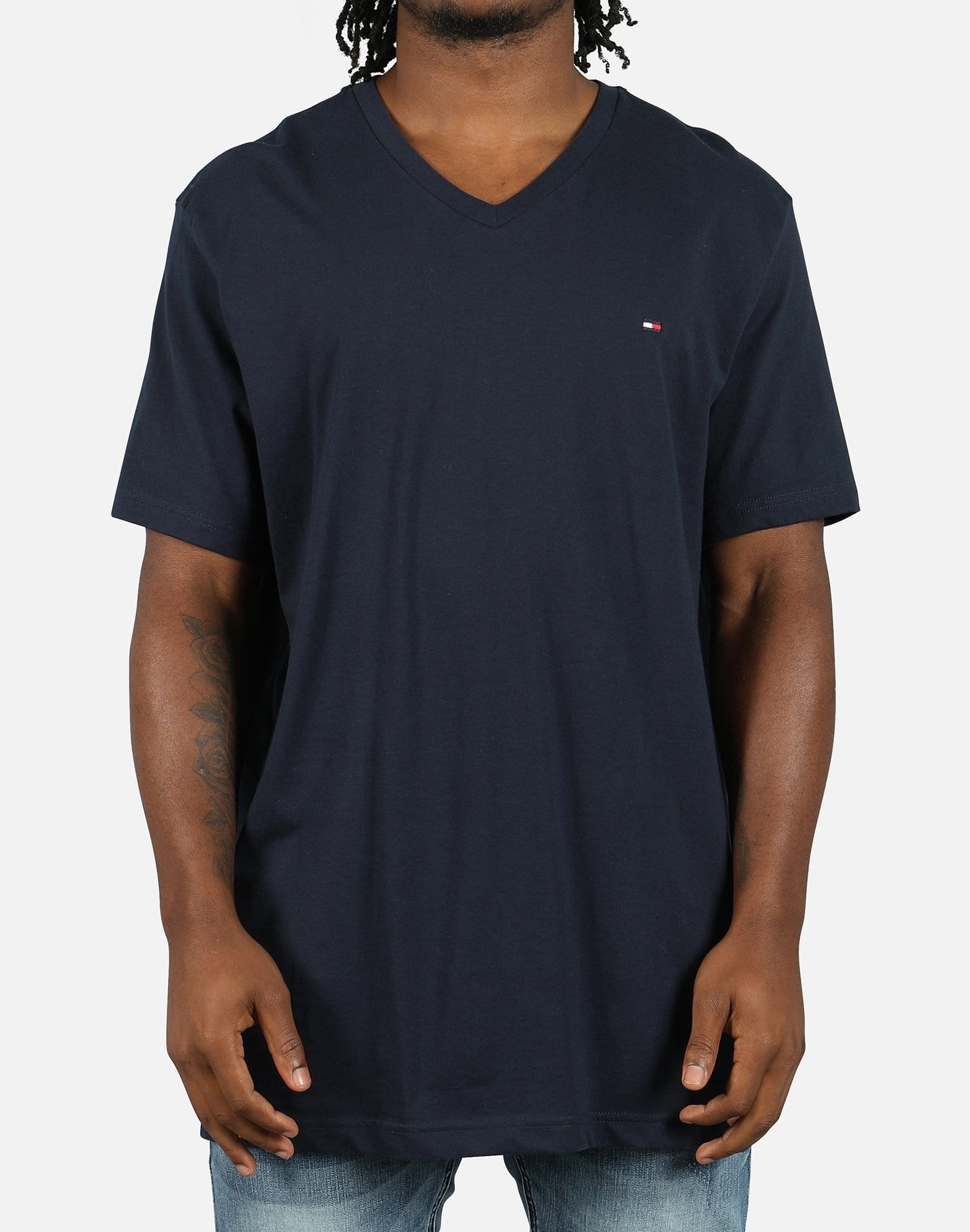 CORE FLAG V-NECK TEE – DTLR