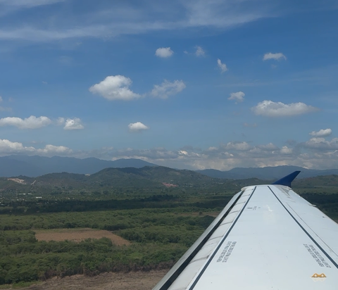Plane landing in San Pedro Sula surrounded by rainforest