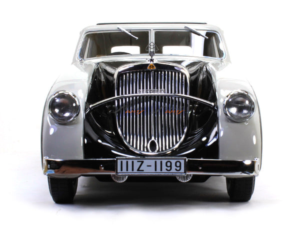 1:18 CMF Maybach Zeppelin ds8 Streamliner Márton Grey/Black 1:18 CMF Maybach Zeppelin ds8 Streamliner Márton Grey/Black