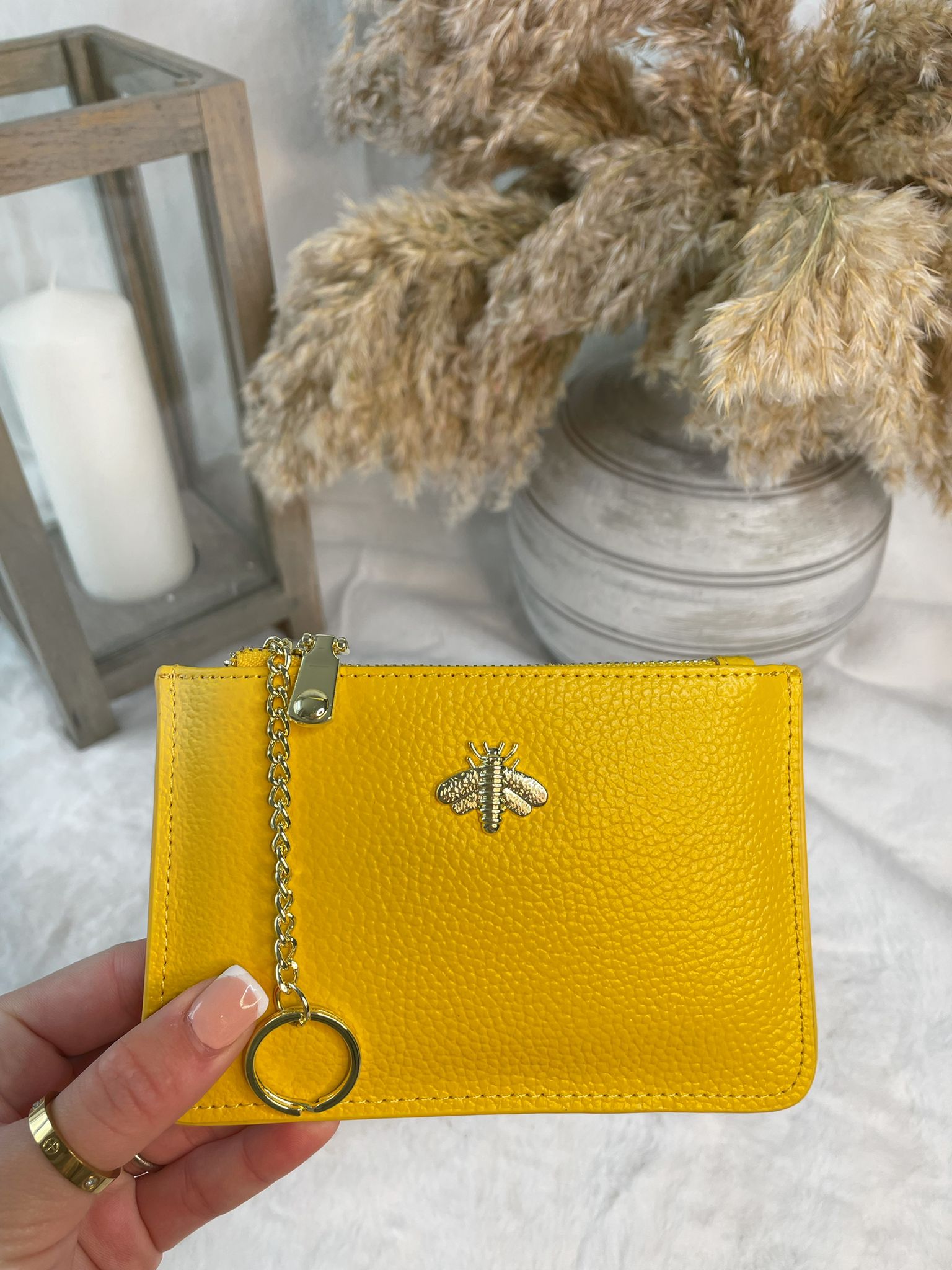 Malibu Bee Coin Purse - Yellow – GlamDoll Fashion