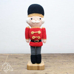 Hardicraft - Mini Santa Claus - Crochet Kit - Yarn Worx