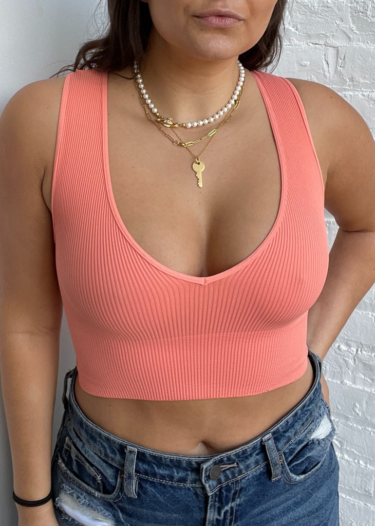 Your wardrobe needs this perfect V-neck bra.😍 @recycledstardust