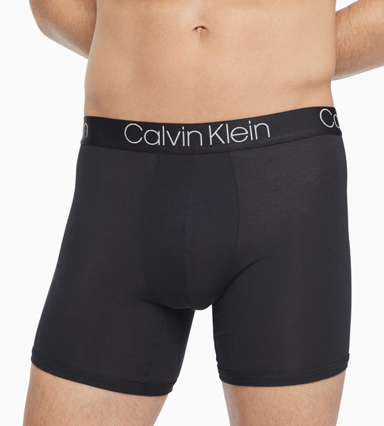 Calvin Klein's Size 10 Underwear Model Just Can't Win - Racked