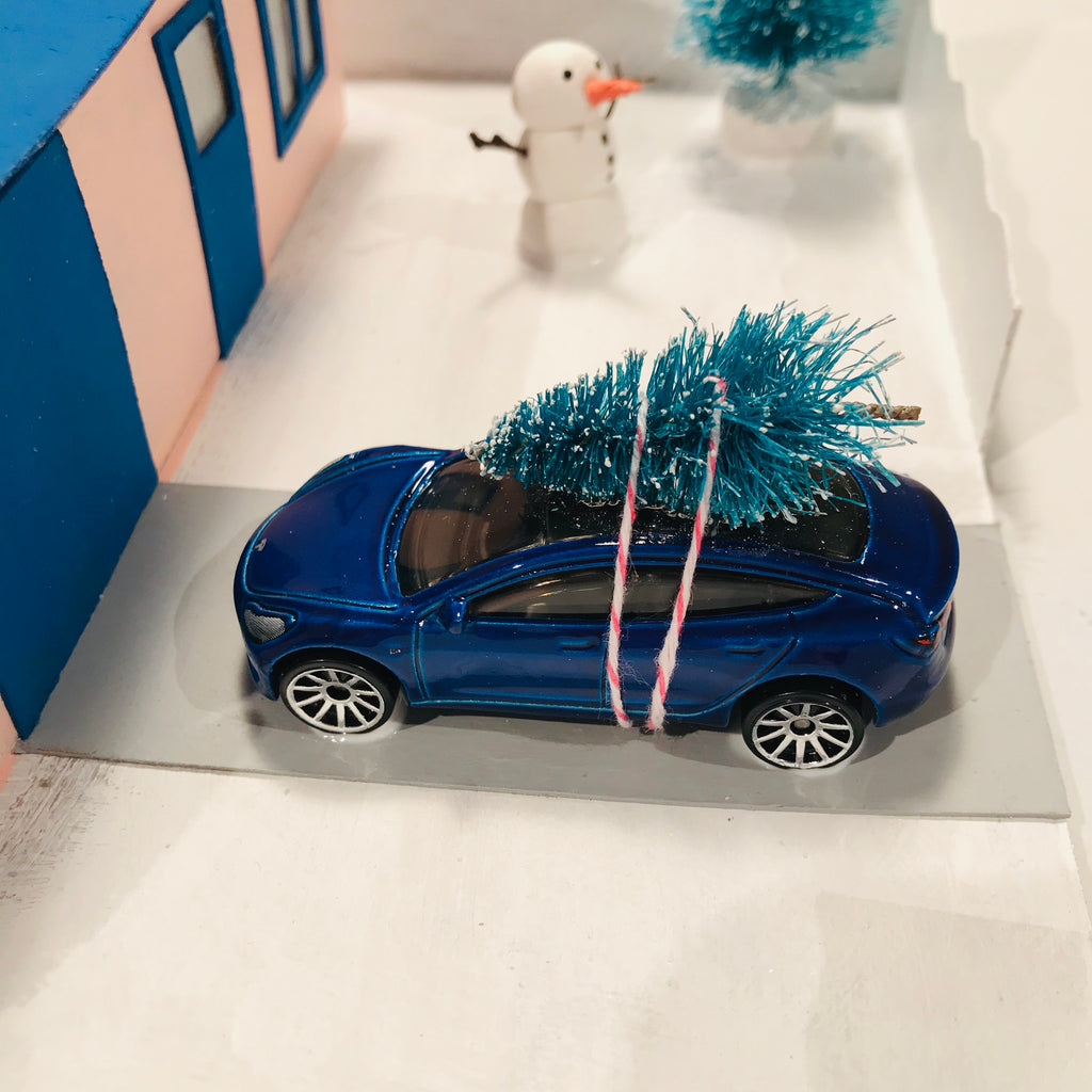 8 DIY Craft Christmas Putz Glitter House Cottage with Attached Garage Accessories Hot Wheels Car with Tree on Roof Top