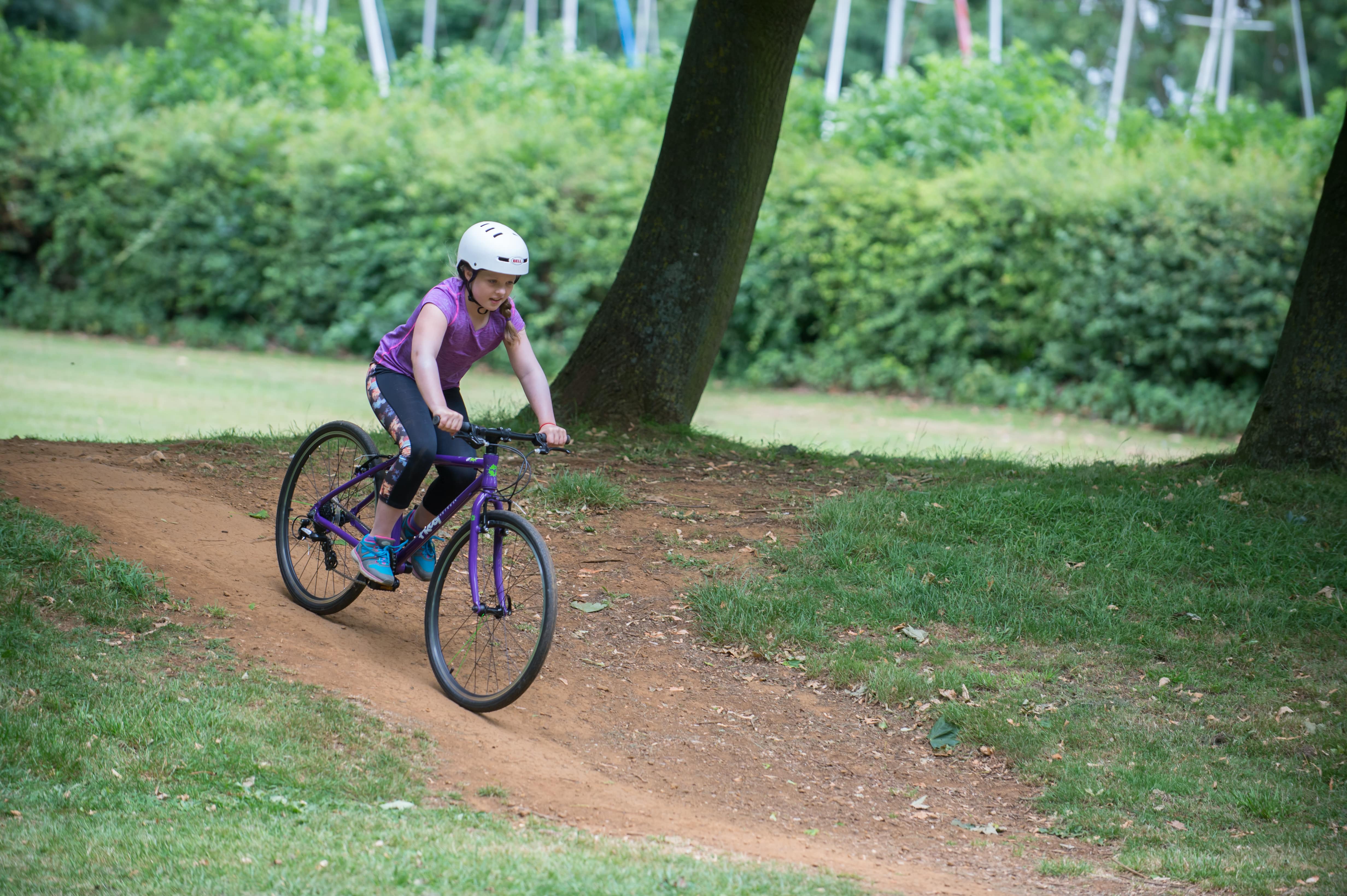 Child riding a Frog 44 - Bike Club