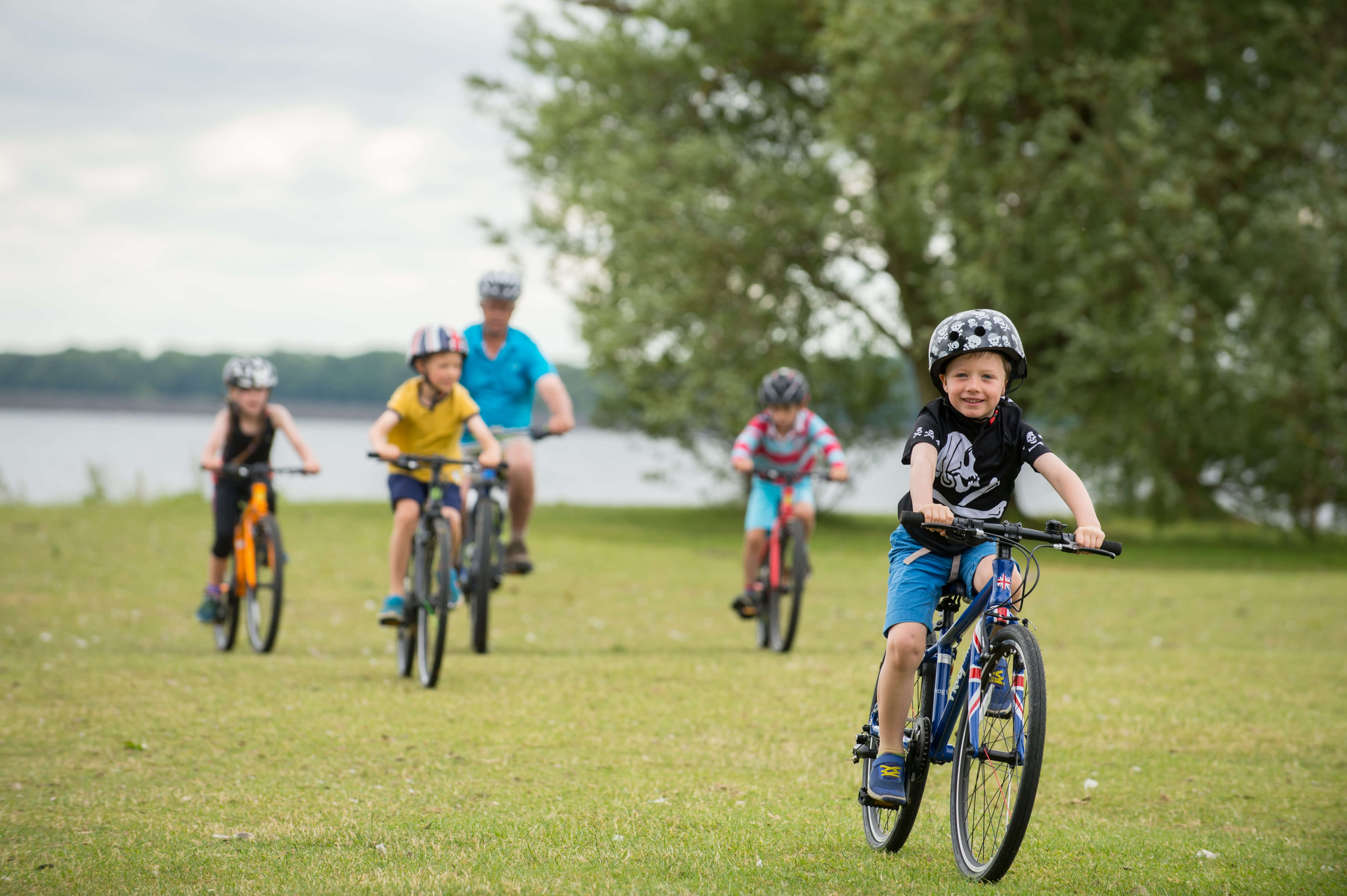 family bike ride by a lake - bike club