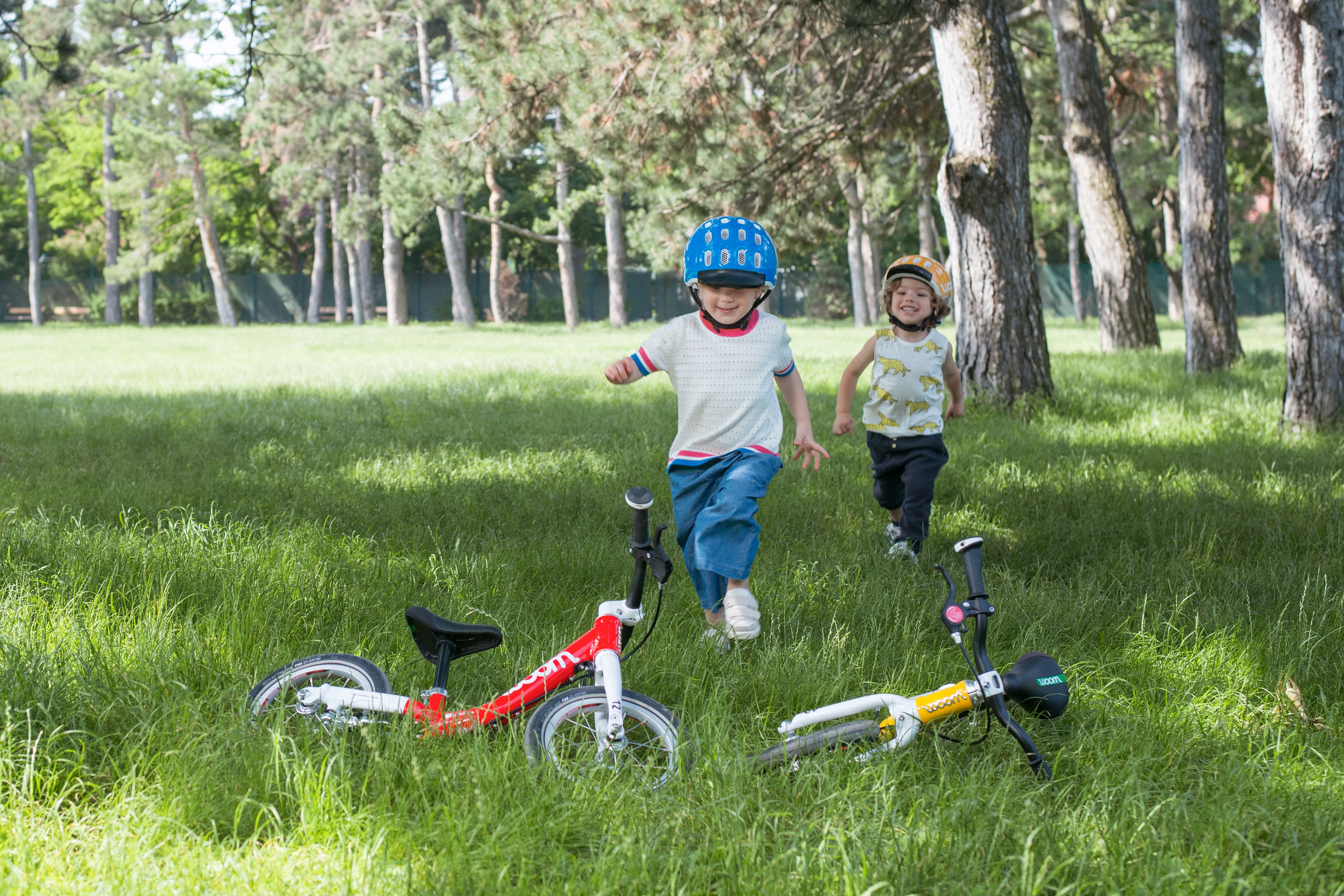 kids running to woom balance bikes
