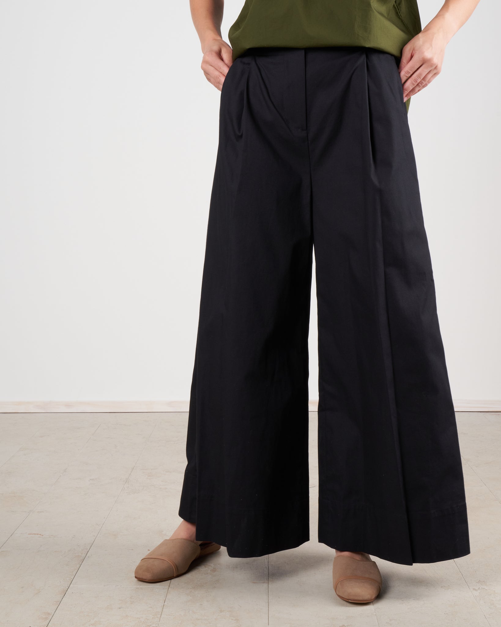 Women's Designer Pants and Skirts – scarpa