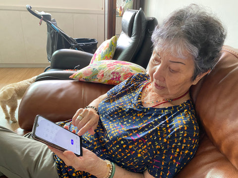 teaching grandma to use a smartphone essay