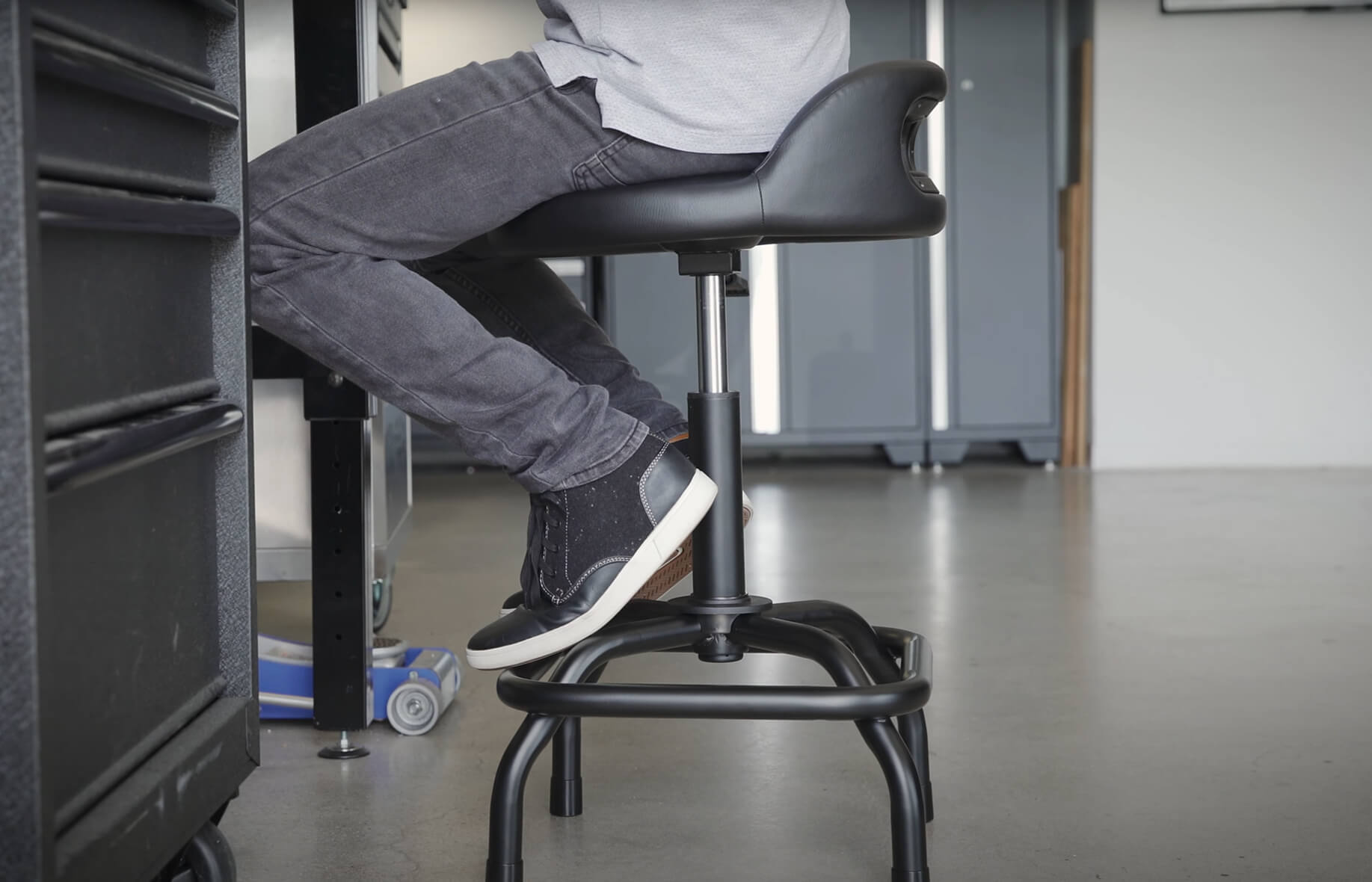 Ultra Cushioned Pneumatic Shop Stool