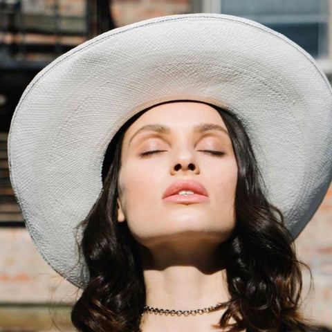 LARGE WHITE PANAMA HAT