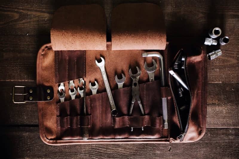 sye-start-your-engine_Leather-Tool-Roll-trousse-outils