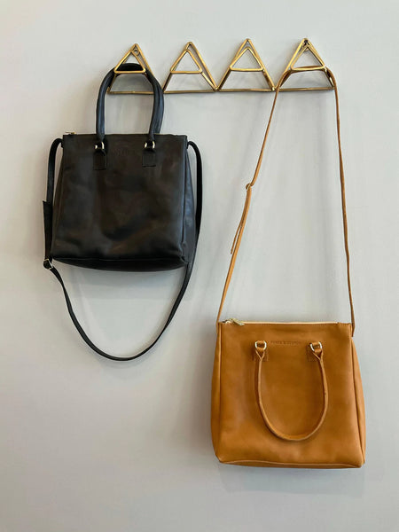 How to clean a leather bag