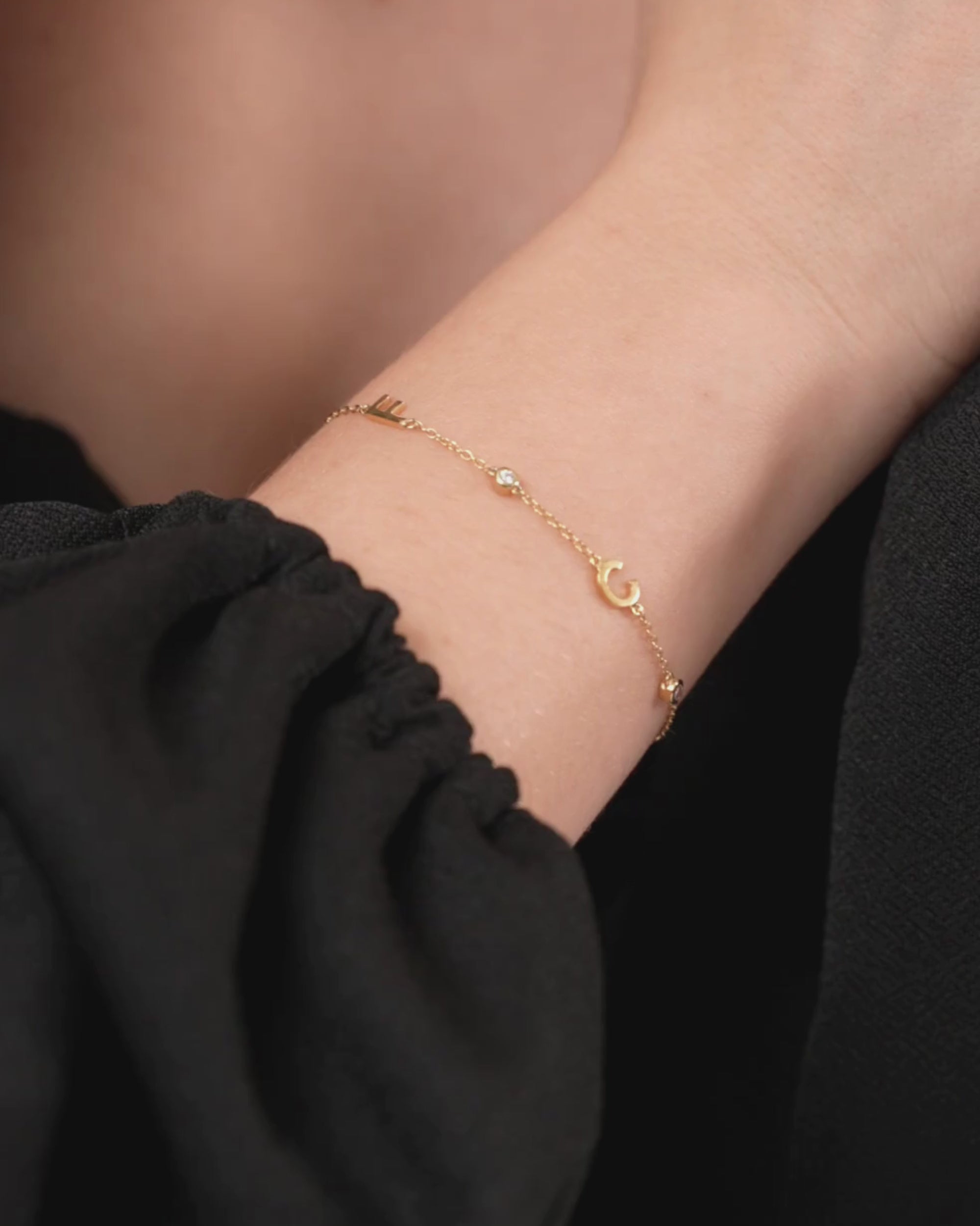 Zara Initial Bracelet - Dorado Gems