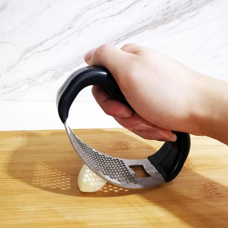 Multi-function Manual Garlic Presser Curved Garlic Grinding Slicer Chopper Stainless Steel Garlic Presses Cooking Gadgets Tool